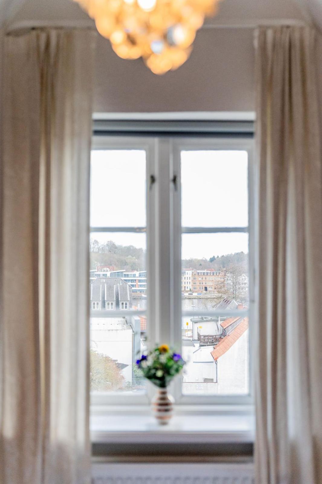 Hafenblick Ferienwohnung In Der Altstadt Mit Parkplatz Flensburg Exterior foto